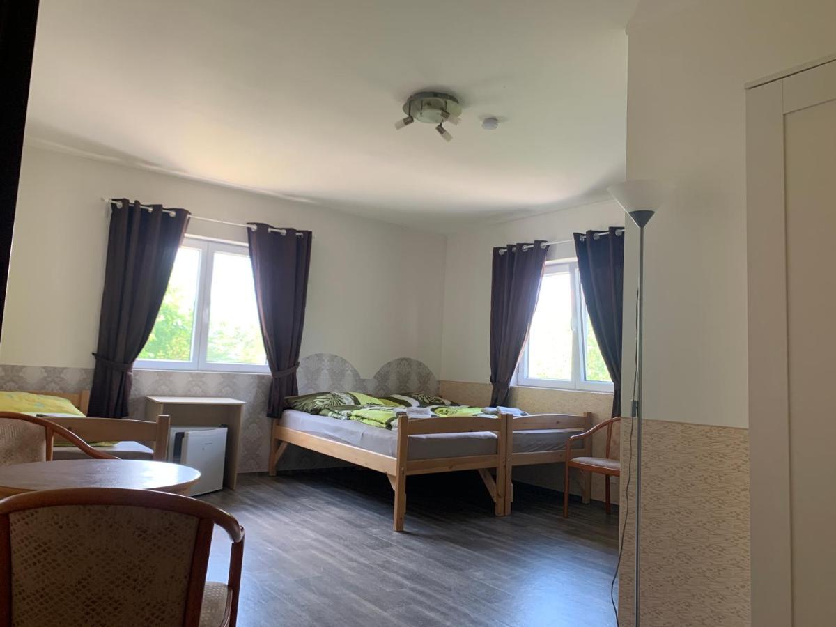 Hotel Penzion U Jezera Konstantinovy Lázně Exteriér fotografie